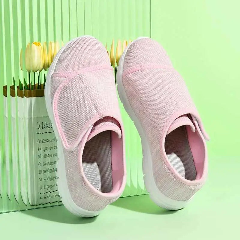 ComfortFit™｜足にやさしく、一日中軽やかな履き心地。