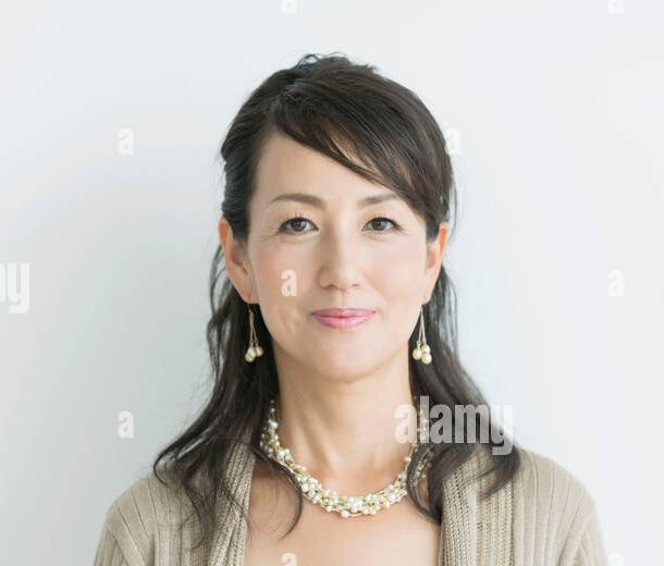 files/ritratto-di-donna-giapponese-nei-suoi-40-anni-2ym8ctj.jpg